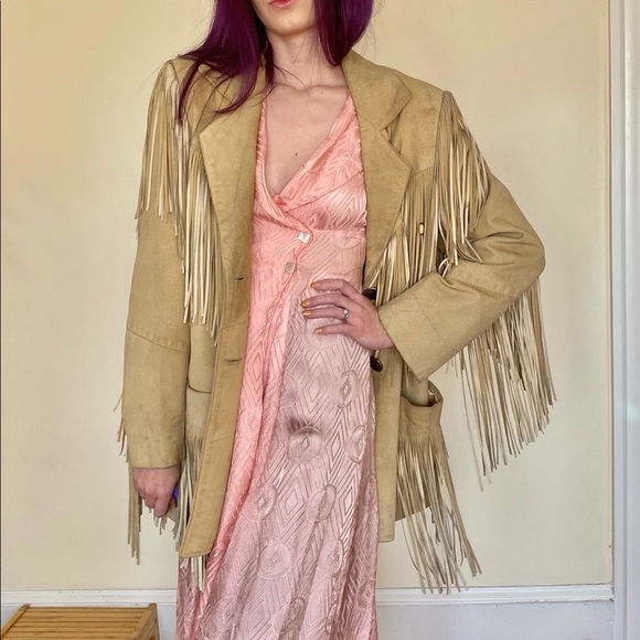 SOLD 80’s Tan Fringe Suede Leather Jacket Concho - Picture 5 of 13